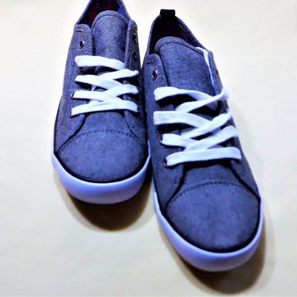 *** Miss Chelsee ** Sneakers ~ 6 ~ BRAND NEW - Picture 1 of 3